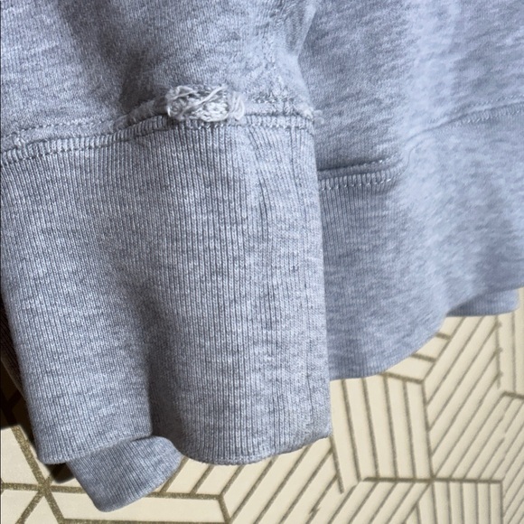 Uniqlo Light Gray Sweatshirt - Picture 5 of 5